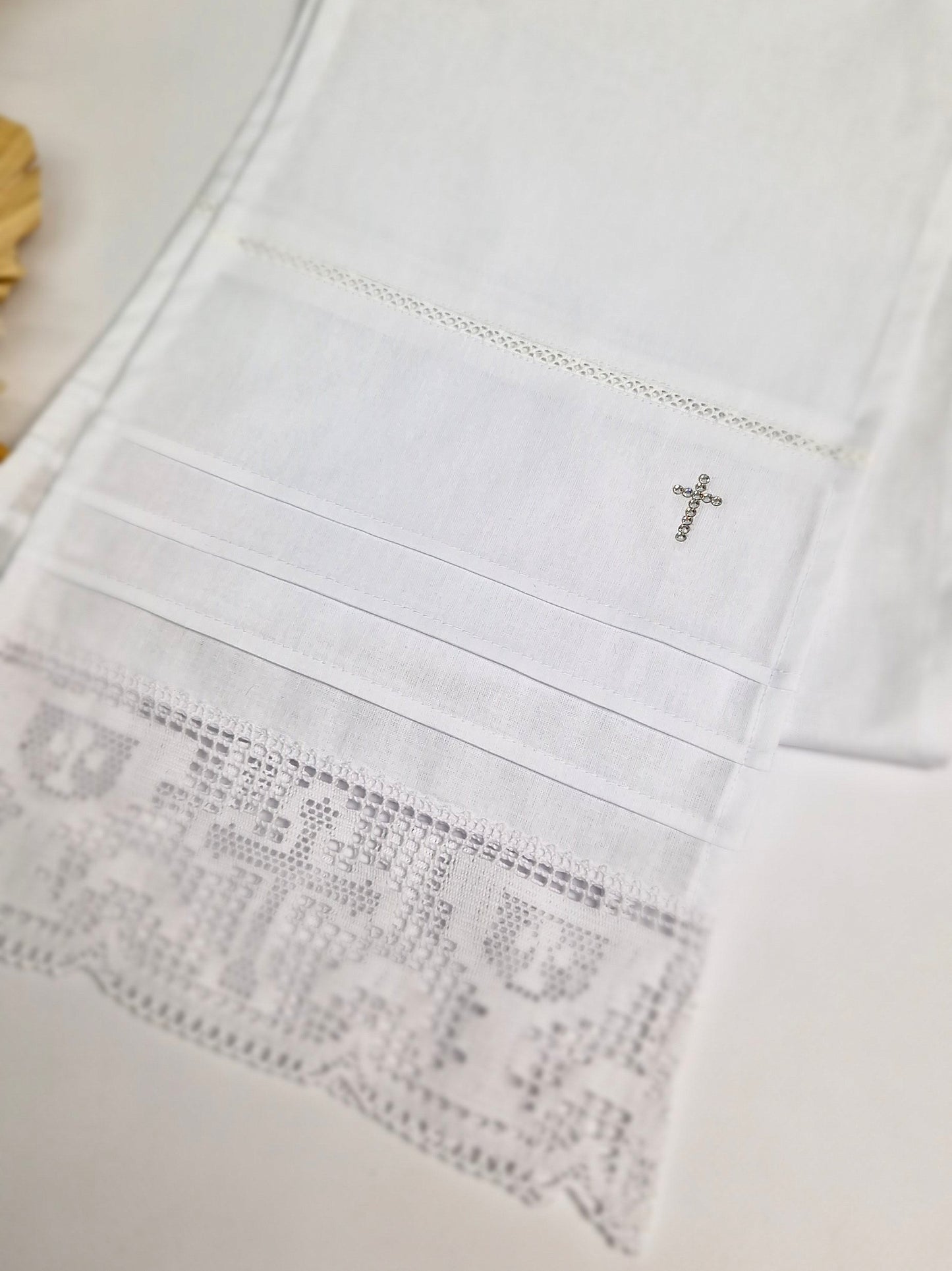Taufschal mit Kreuz aus Swarovski Strasssteinen