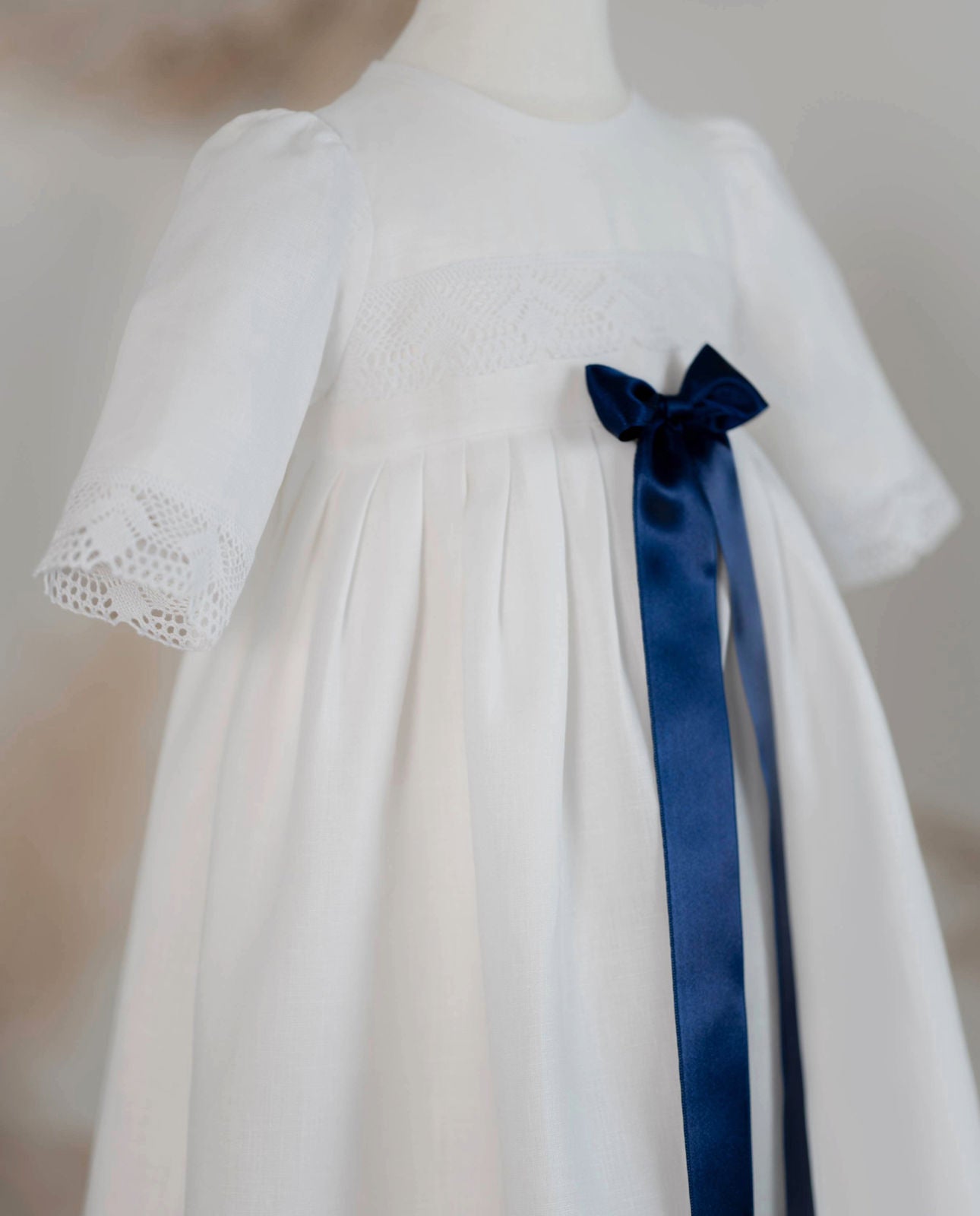 MARINA Taufkleid mit langen Ärmeln für Junge und Mädchen aus Leinen