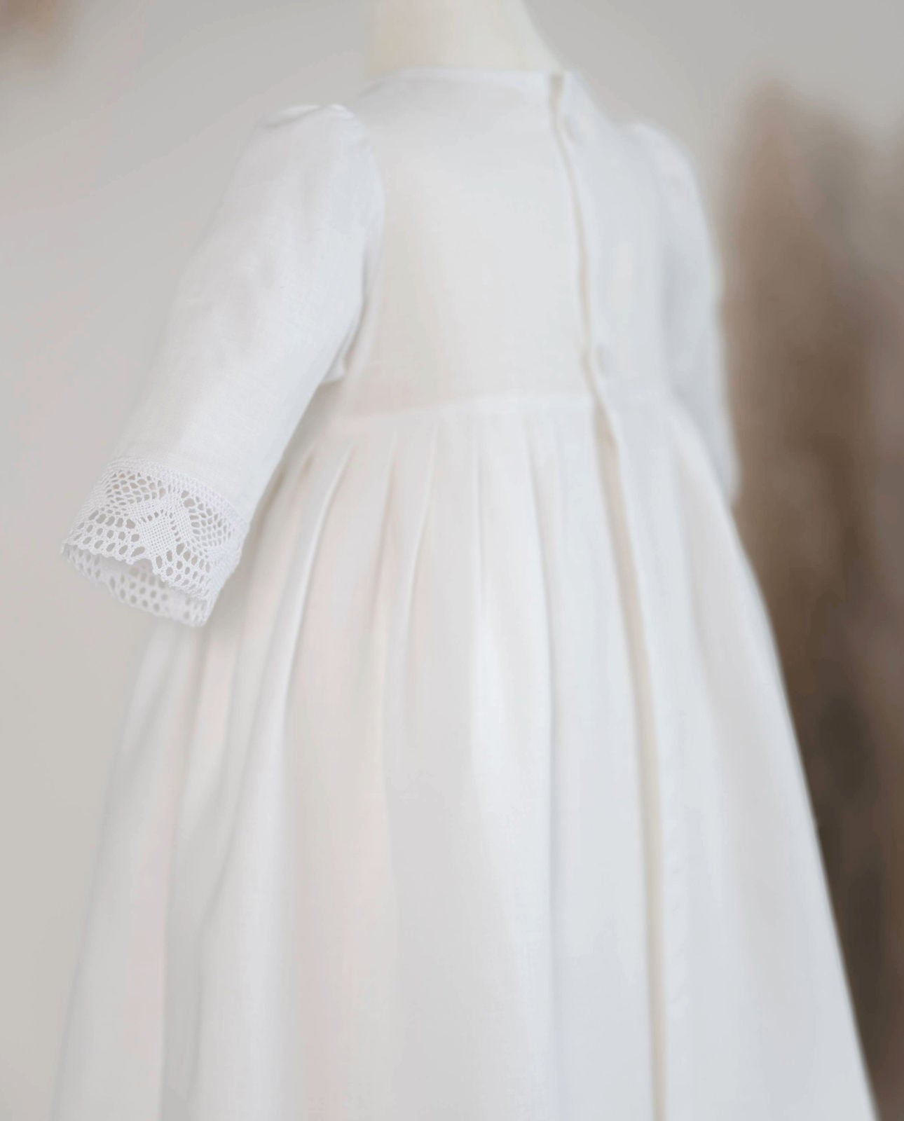 MARINA Taufkleid mit langen Ärmeln für Junge und Mädchen aus Leinen