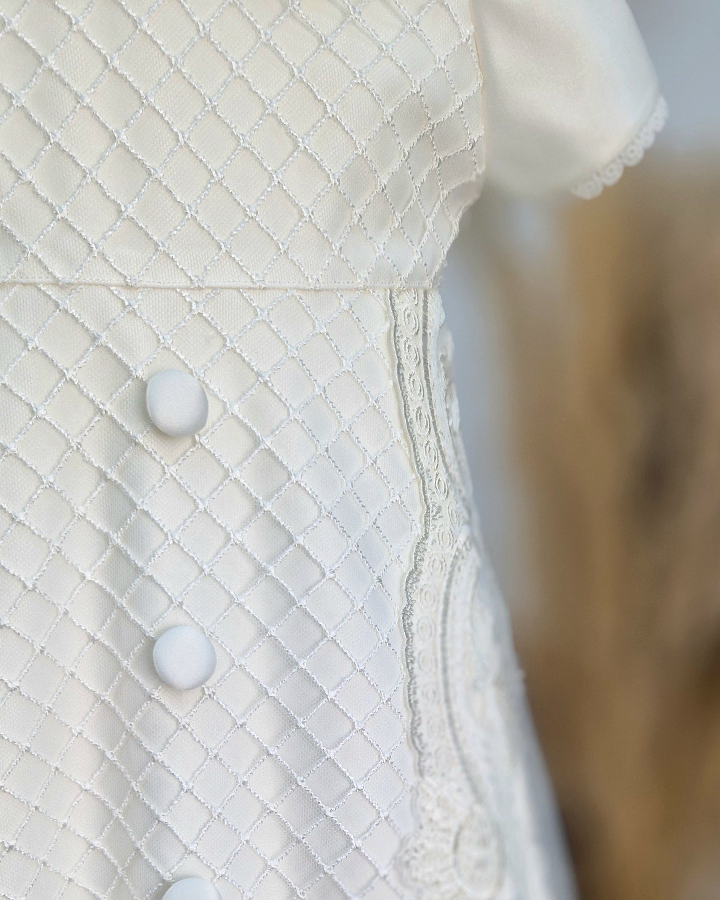 JULIUS Taufkleid mit Mütze , aus hochwertigem Brautsatin in elfenbein/ivory, mit Brautspitze verziert