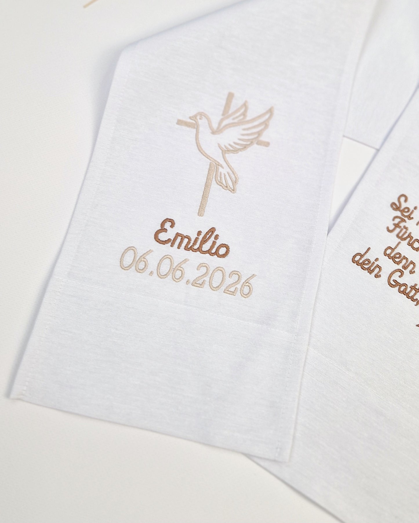 Taufschal EMILIO bestickt mit Kreuz und Taube, personalisiert mit Namen + Datum + Spruch