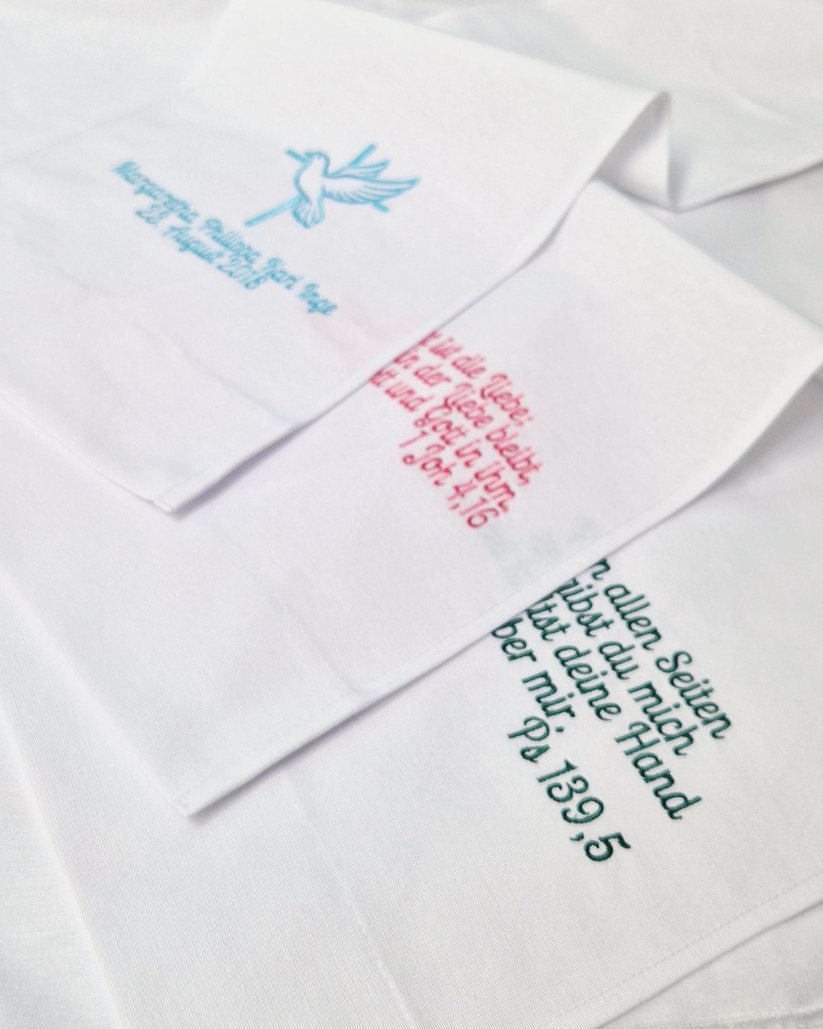 Taufschal EMILIO bestickt mit Kreuz und Taube, personalisiert mit Namen + Datum + Spruch