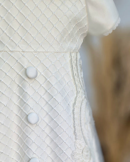 JULIUS Taufkleid mit Mütze , aus hochwertigem Brautsatin in elfenbein/ivory, mit Brautspitze verziert