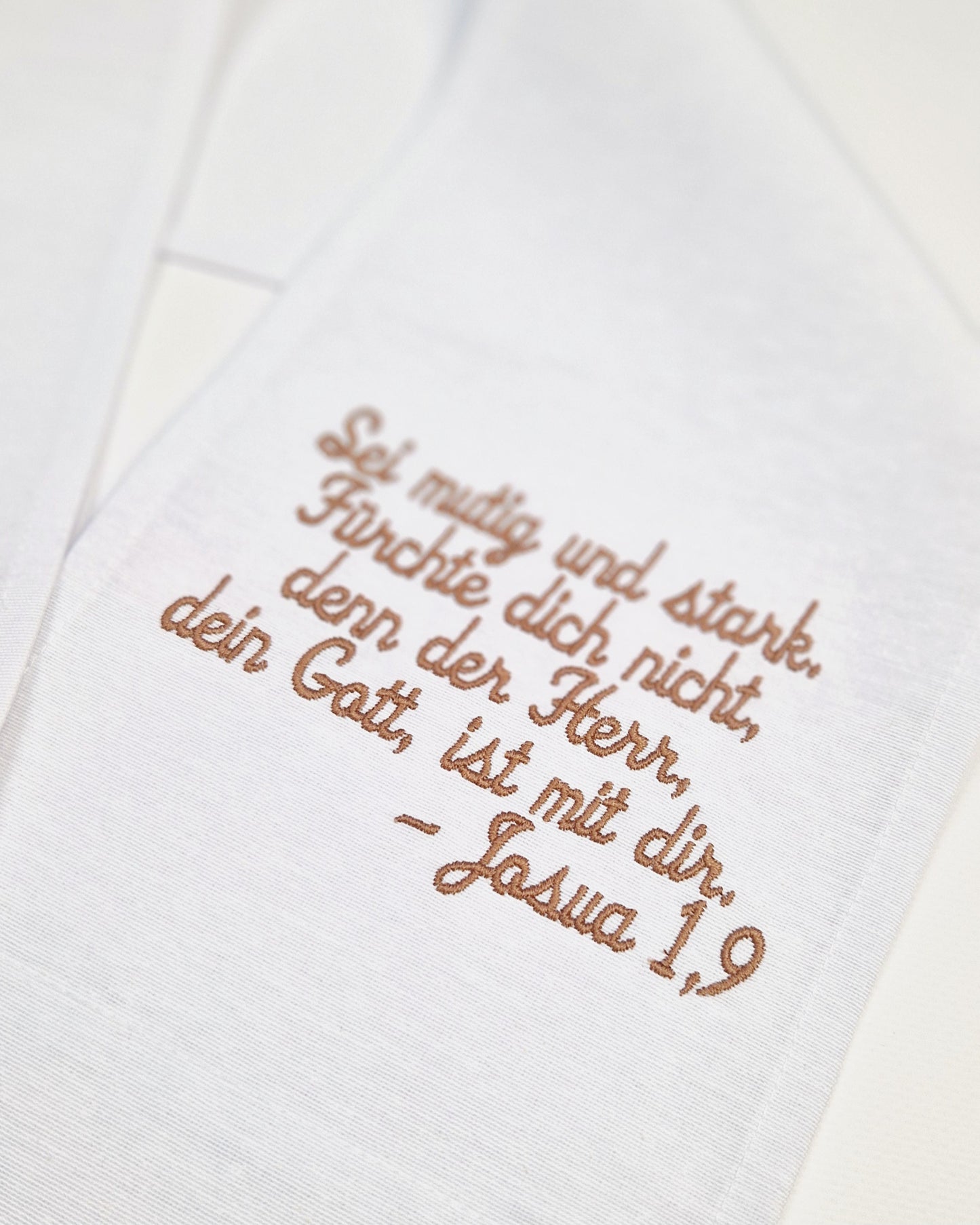 Taufschal EMILIO bestickt mit Kreuz und Taube, personalisiert mit Namen + Datum + Spruch