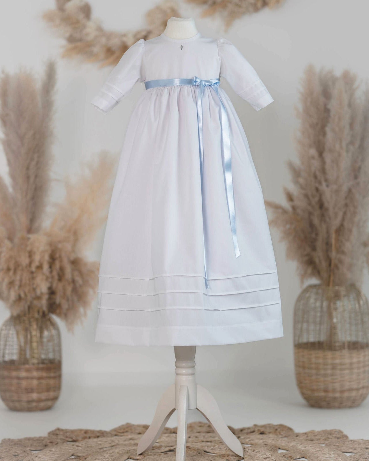 Handgefertigtes Taufkleid aus Baumwolle mit Swarovski Kreuz