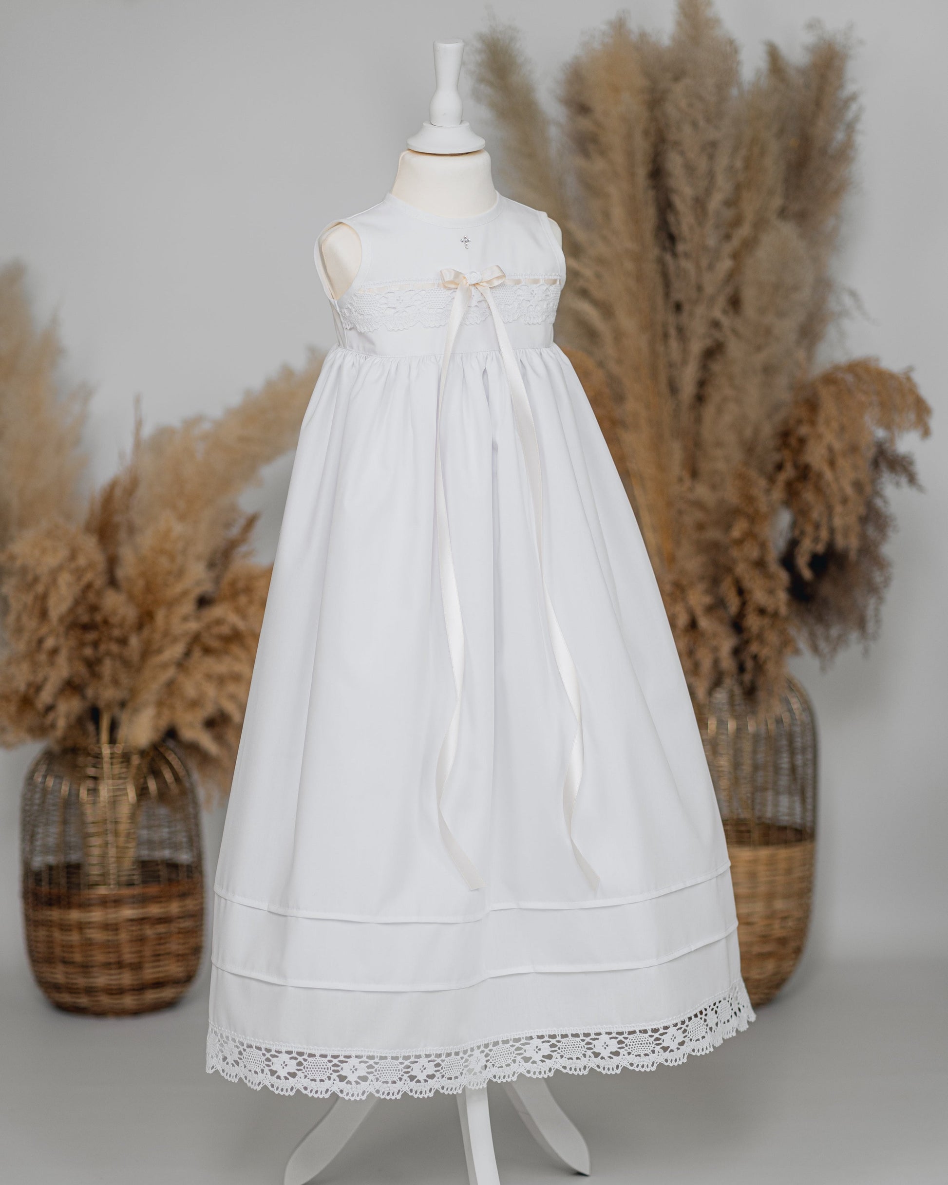 Handgefertigtes weißes Taufkleid aus Baumwolle für Babys mit Swarovski