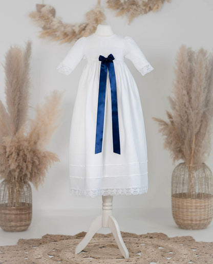 Handgefertigtes Taufkleid aus Leinen mit Baumwollspitze für Babys