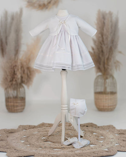Handgefertigtes Taufkleid mit Mütze, Jacke und Taufschuhe für Babys