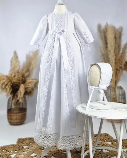 Handgefertigtes modernes Taufkleid aus Baumwolle mit Baumwollspitze für Babys