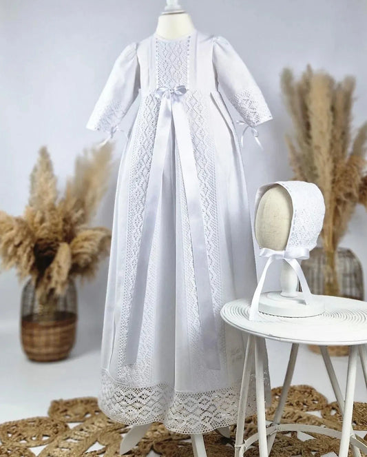 Handgefertigtes modernes Taufkleid aus Baumwolle mit Baumwollspitze für Babys