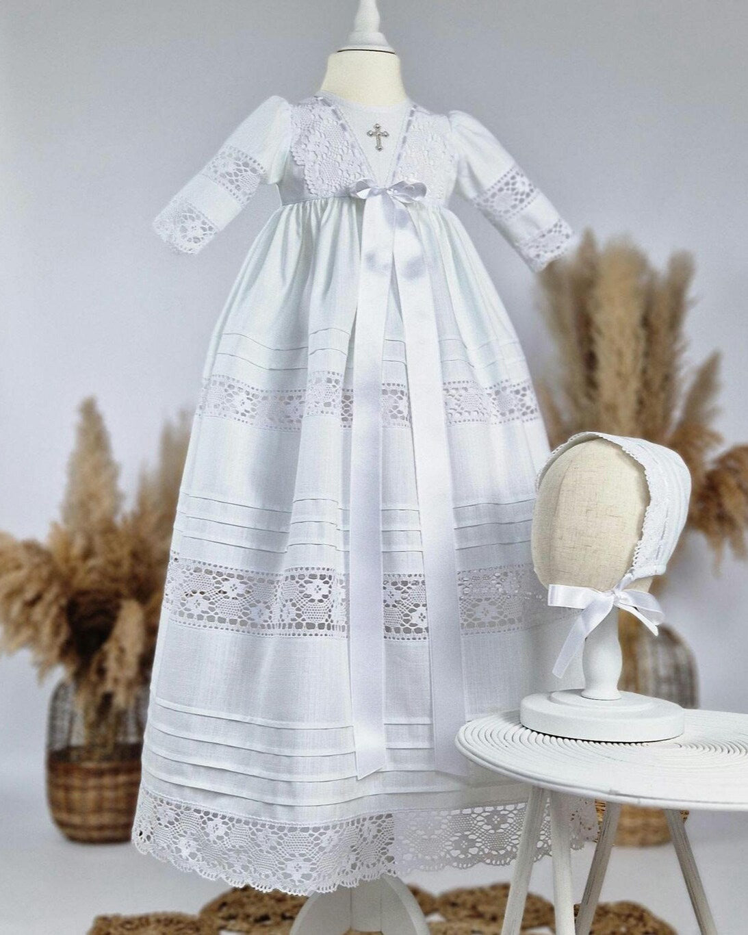Handgefertigtes Taufkleid vintage mit Baumwollspitze für Babys